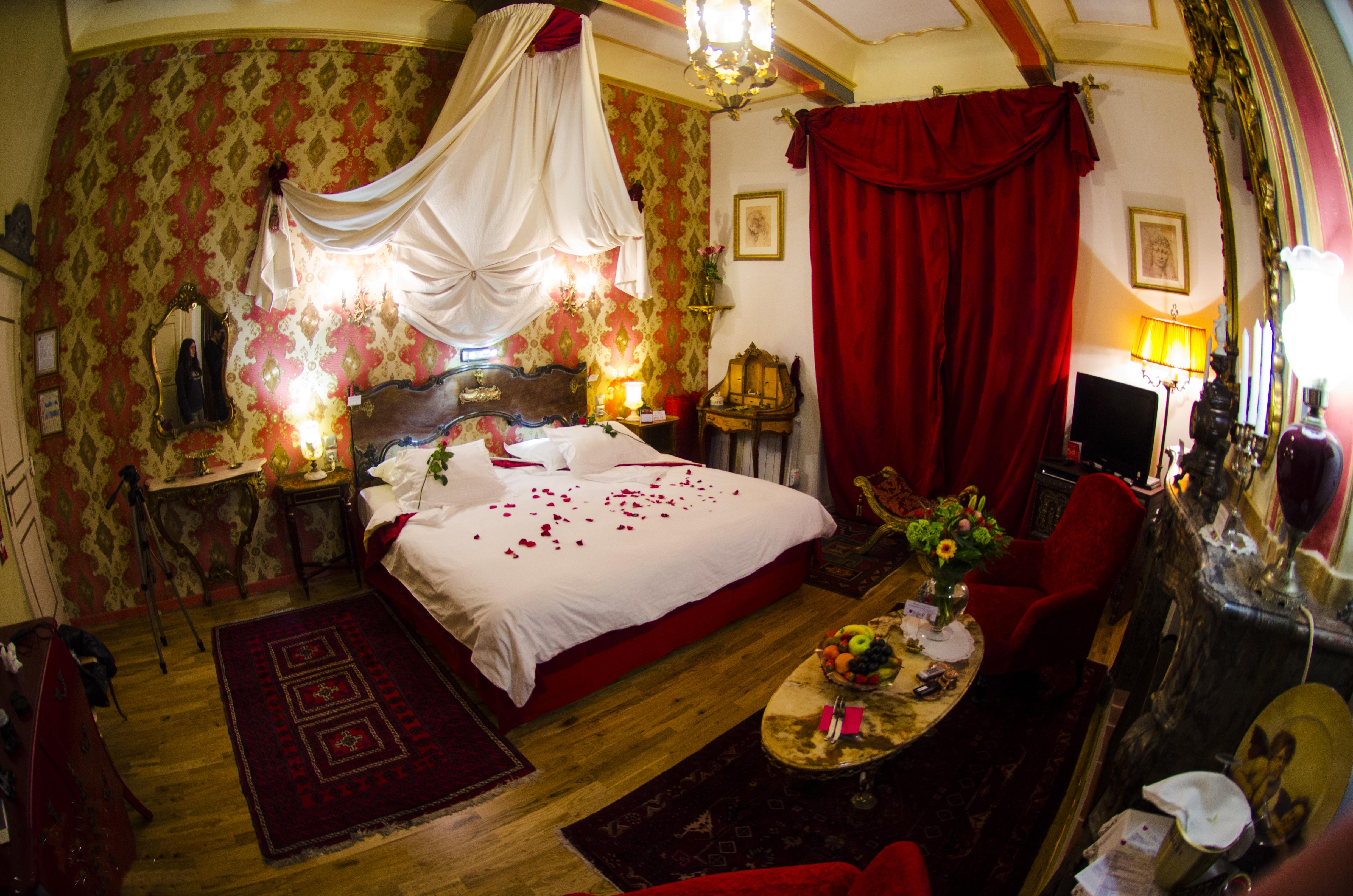 Renaissance Hotel 4*